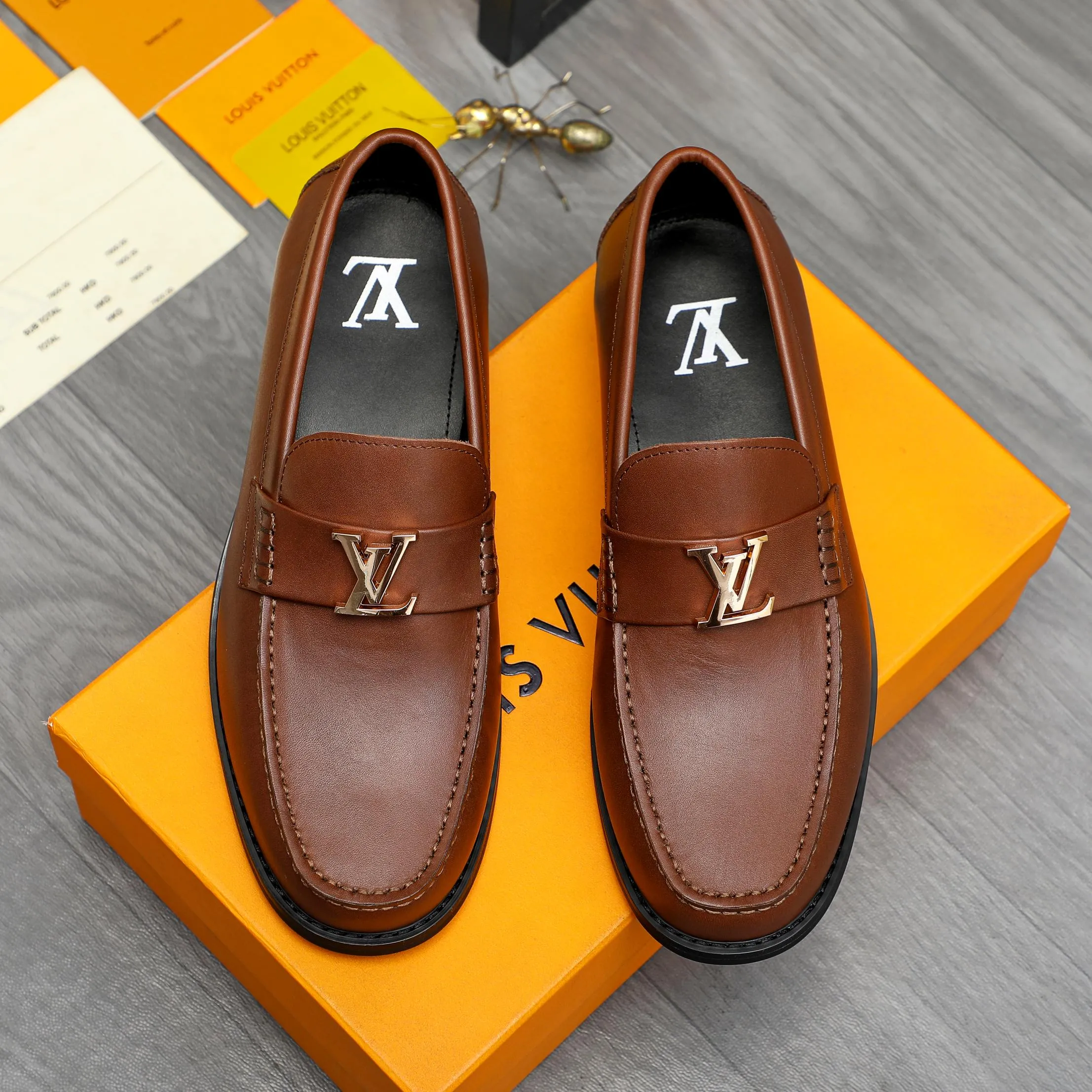 Men's shoes 💰p460 Product trademark: LV (Louis Vuitton) business slip-on leather shoes Regular size: 38-45 (45 is custom-made and non-returnable) Product materials: Selected high-quality cowhide upper, cowhide lining, original rubber outsole